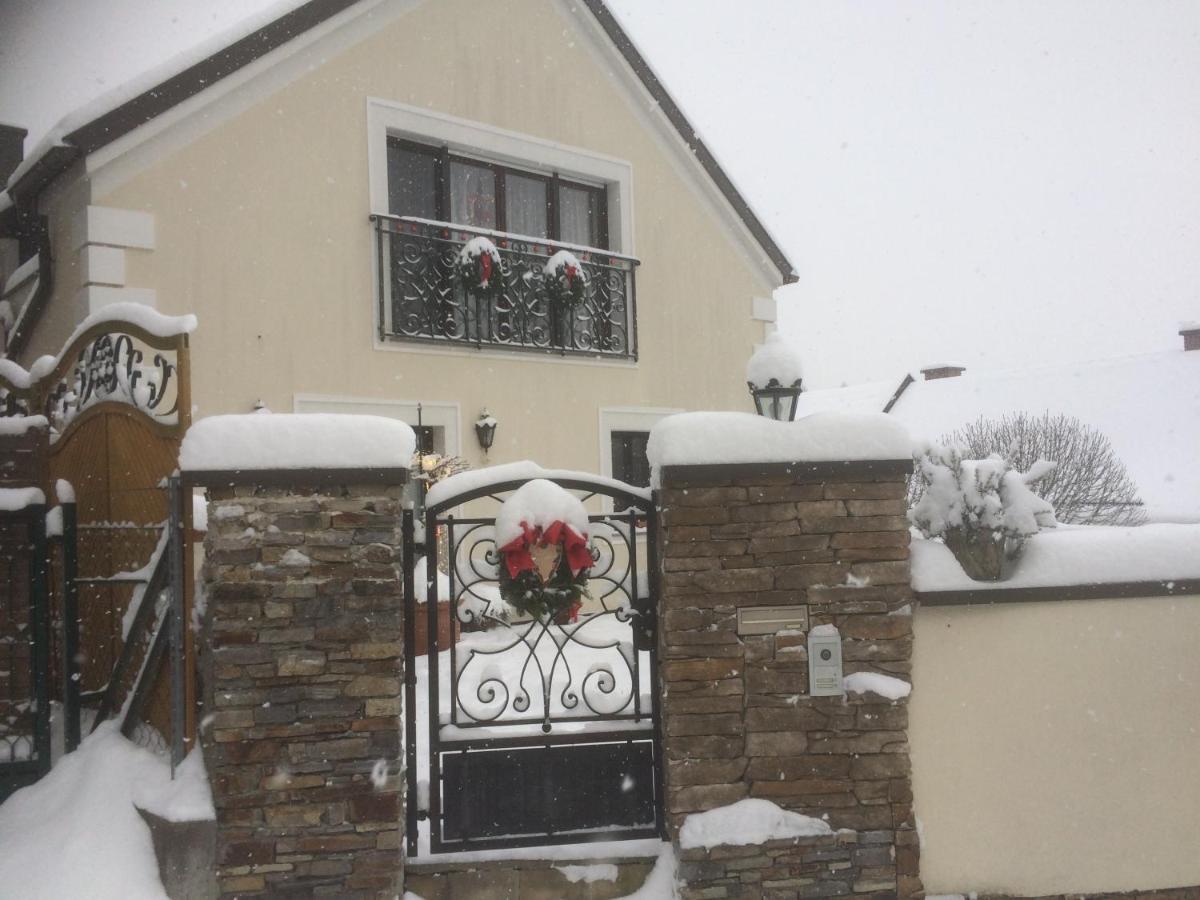 Pension Artstetten Exterior photo